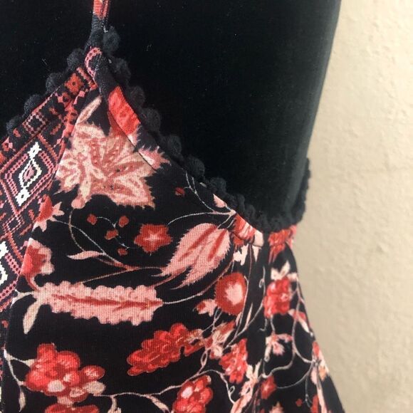 Eyeshadow spaghetti strap floral top size M - Picture 2 of 4